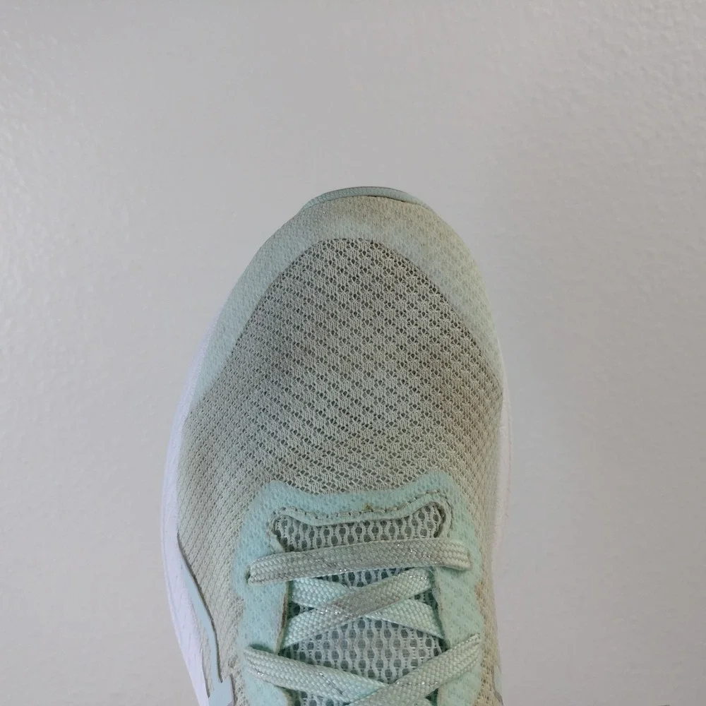 ASICS GT-1000 12 Girls Size 6.5 Running Shoes Low Top Green Sneakers Athletic